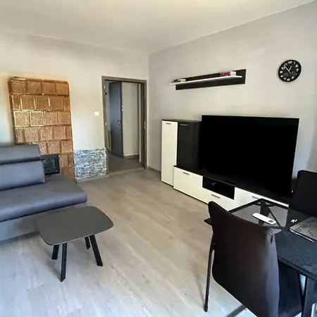 By The Center Apartment *