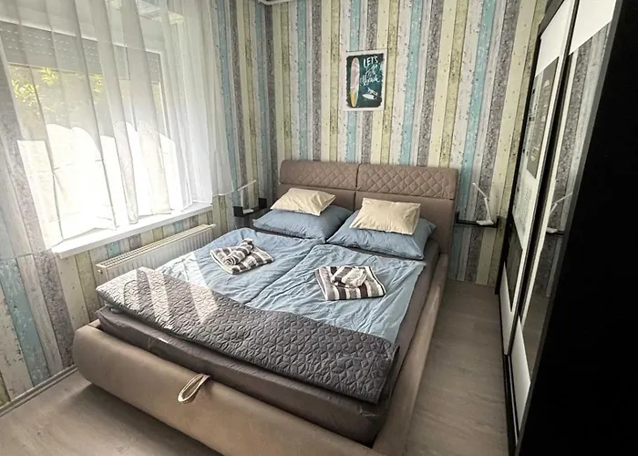 By The Center Apartment *